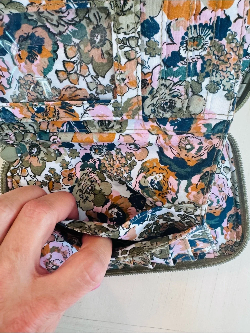 Vera Bradley Ultralight RFID 3-in-1 Crossbody / Wallet Clutch – Sage